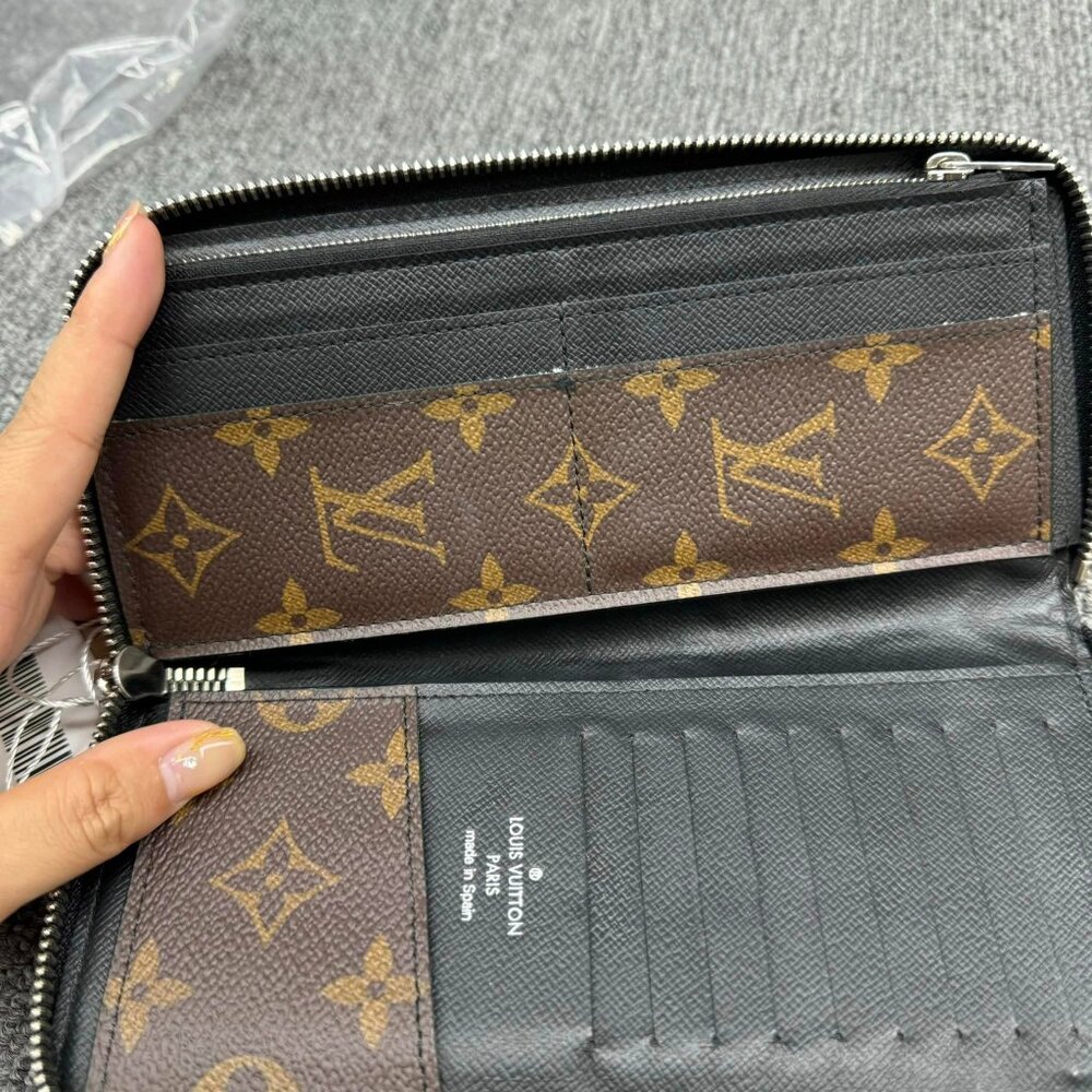 100% Authentic Louis Vuitton Vertical Zippy Wallet - Picture 9 of 11